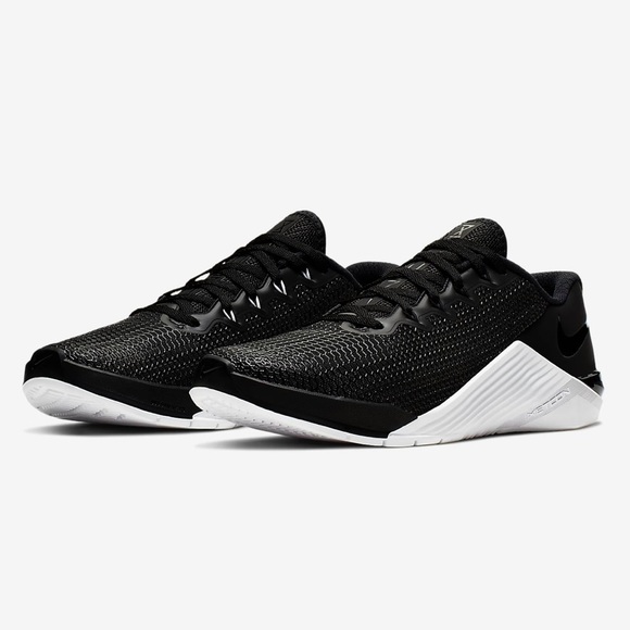 nike metcon 5 women's black and white